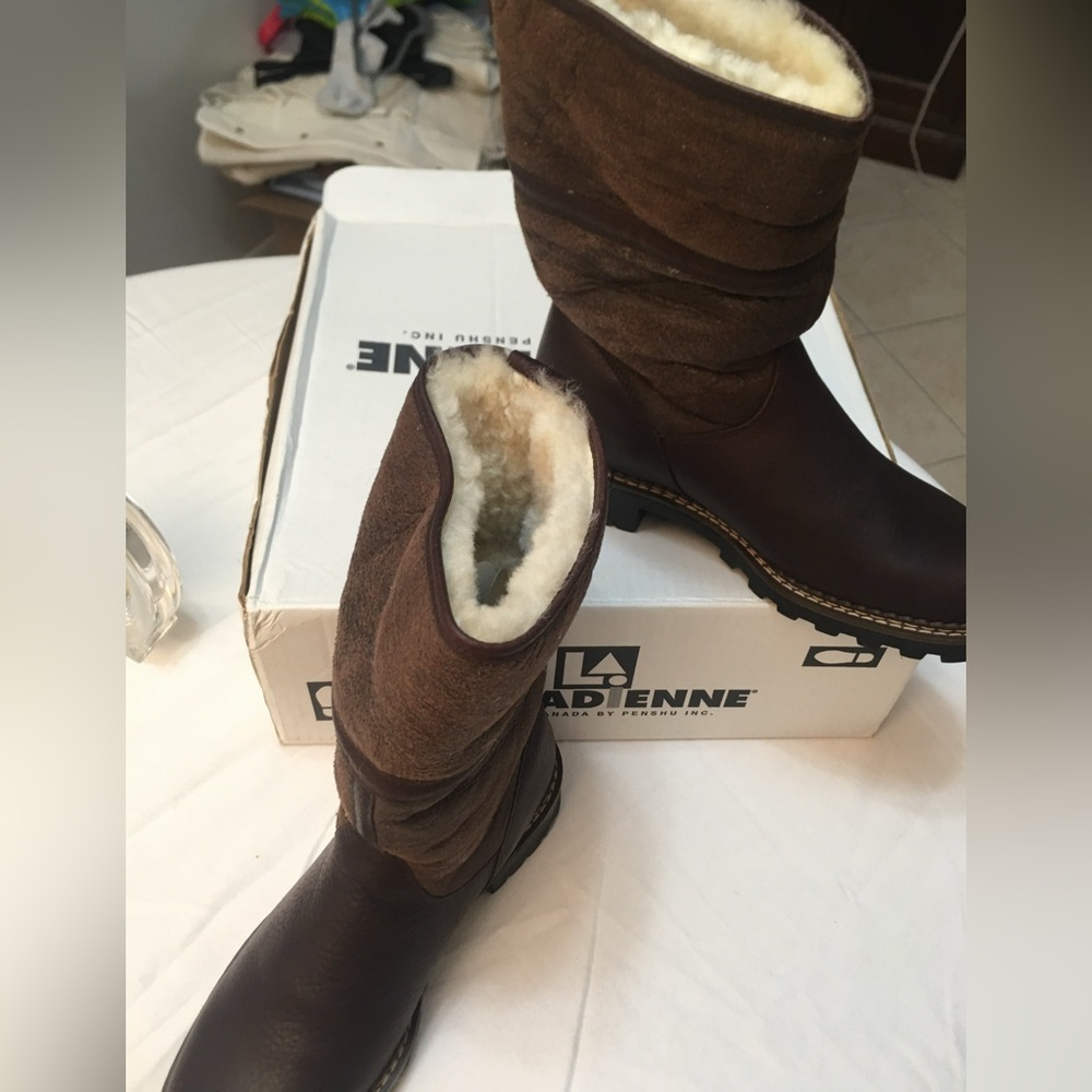Canadian Boots - Picture 2 of 2